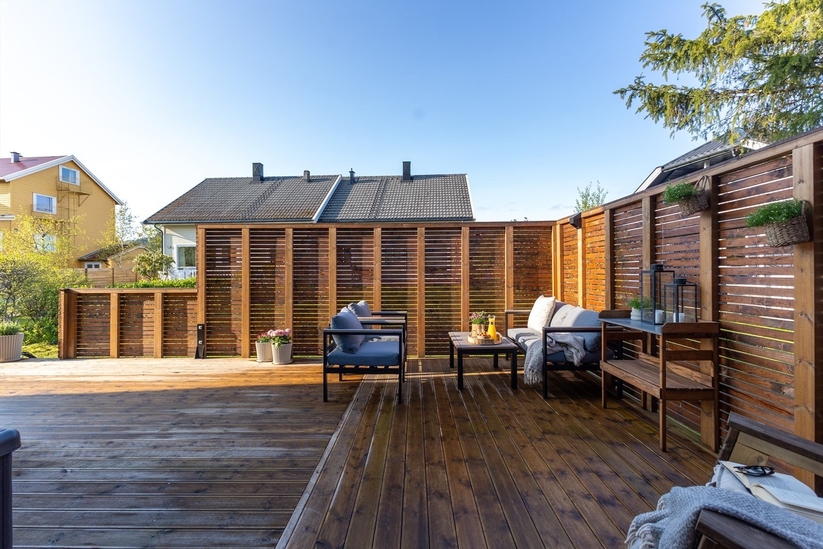 Det er sjeldent man finner en såpass ny bolig i dette området, og her er det høy teknisk kvalitet, som igjen bidrar til at boligen har lavt energiforbruk og sunt inneklima. Galleribilde