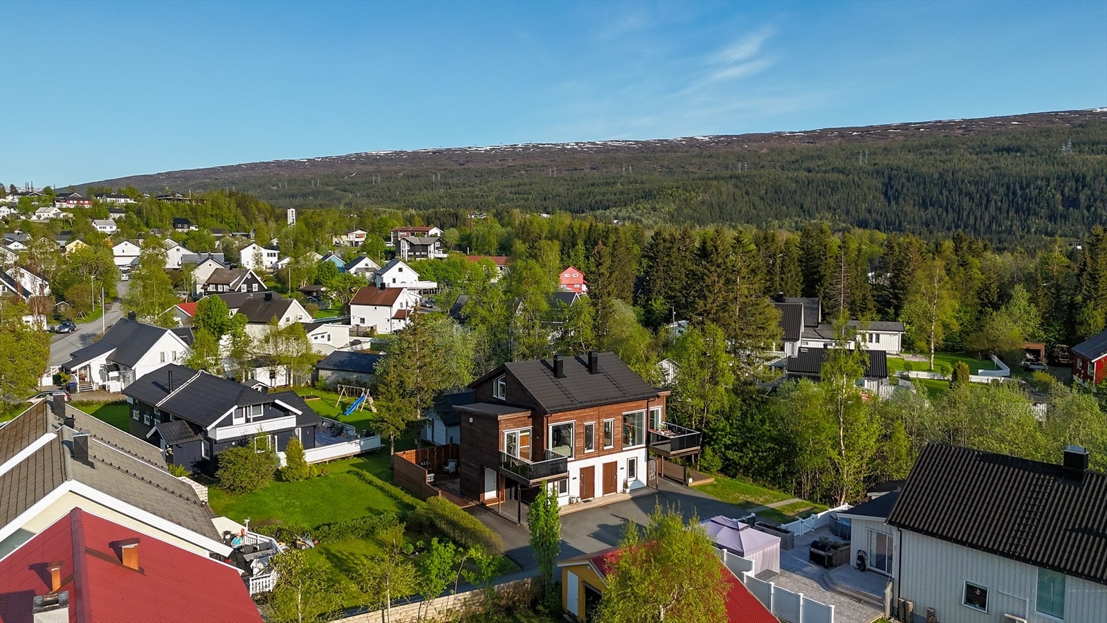 Boligen ble bygd 2020, har Ingen TG3 feil og innehar god standard. Her er det bare å flytte rett inn, uten å tenke på oppussing. Hvorfor ikke ha det enkelt, så fremt lommeboken tillater det? Galleribilde