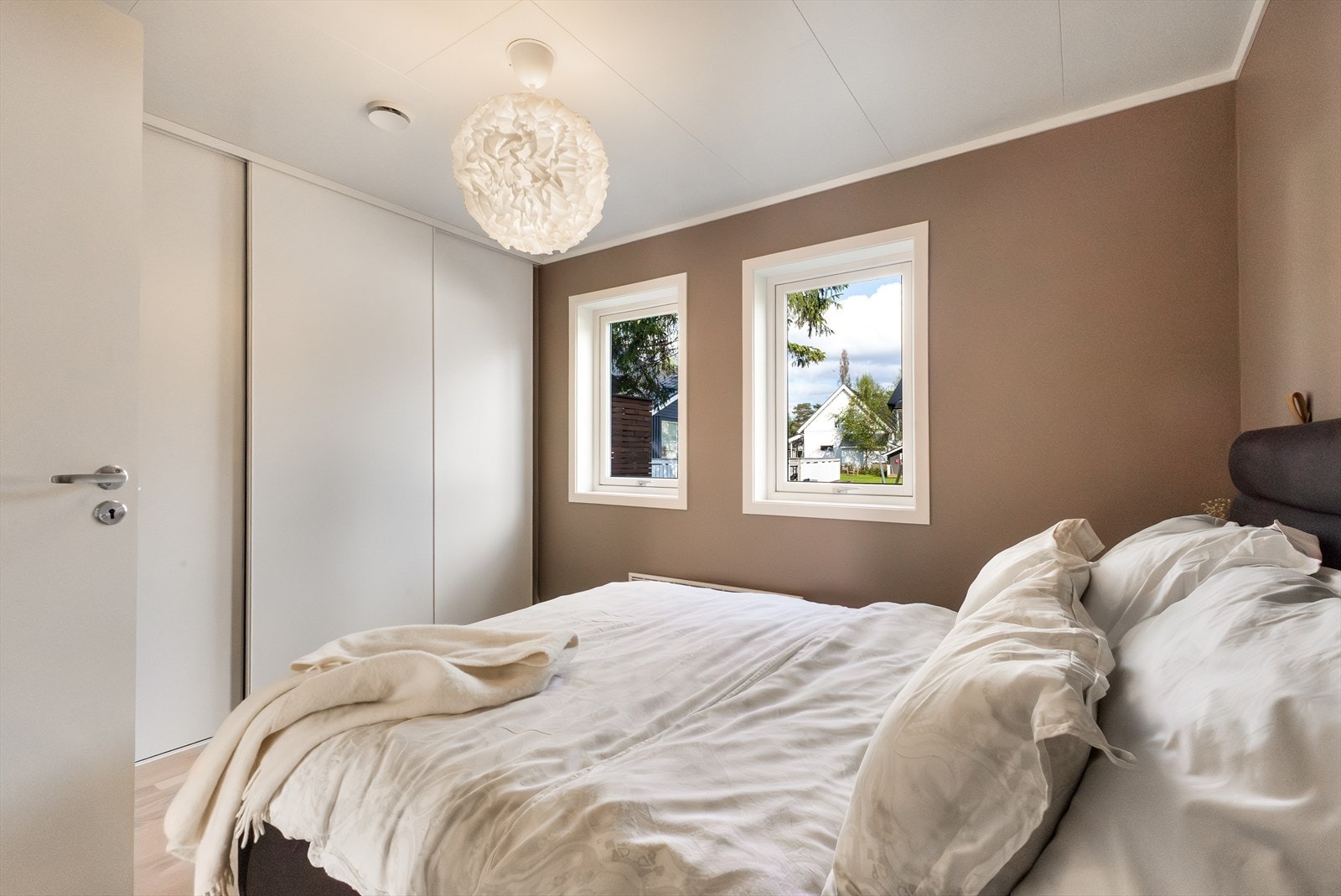 Skyvedørsgarderobe er selvsagt satt inn. Galleribilde