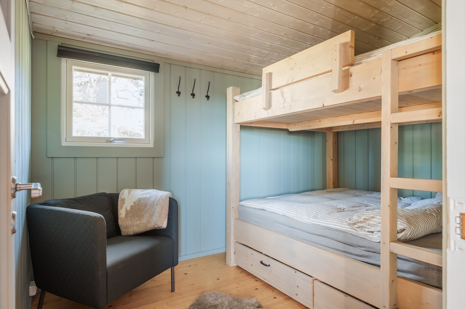 Stort soverom med 4 sengeplasser Galleribilde