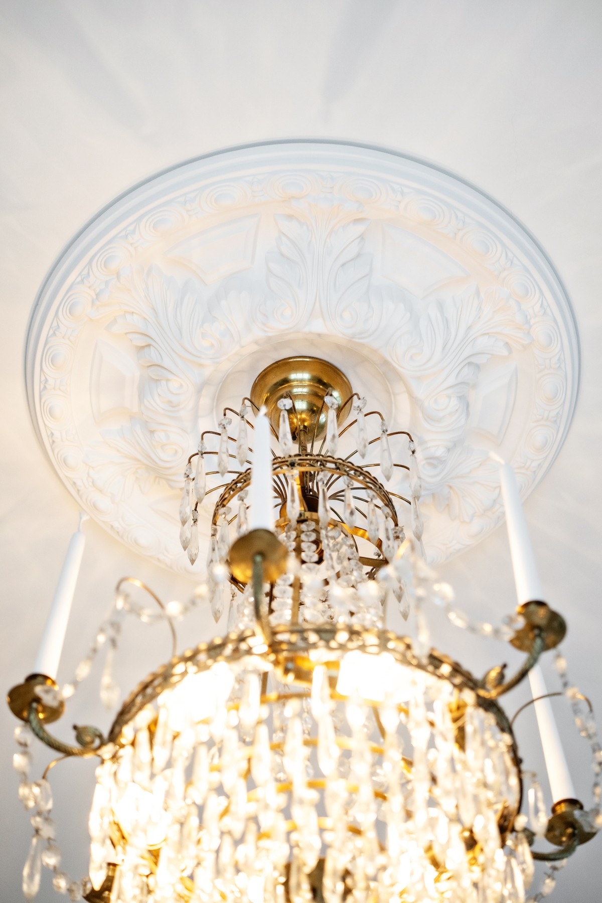 Flott stukkatur i stuens himling Galleribilde