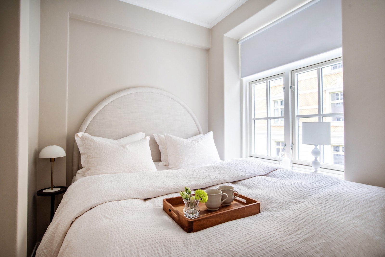 Soverom med plass til dobbeltseng (ikke bruksendret fra bad) med fine lysforhold Galleribilde