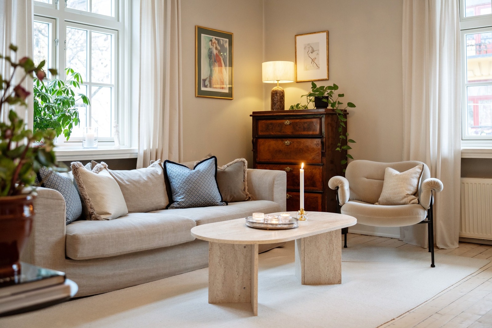 En flott hjørneleilighet med mye lys, nylige oppgraderinger og super beliggenhet på Skillebekk Galleribilde