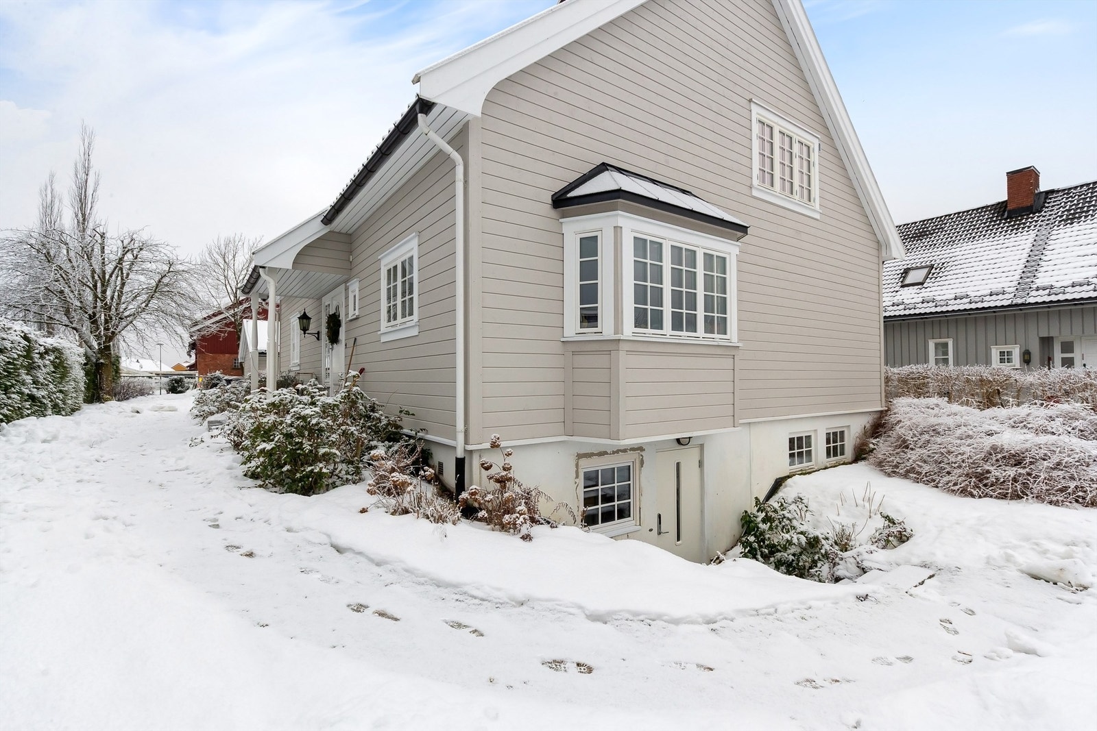 Egen inngang til kjelleretasjen gir økt fleksibilitet Galleribilde