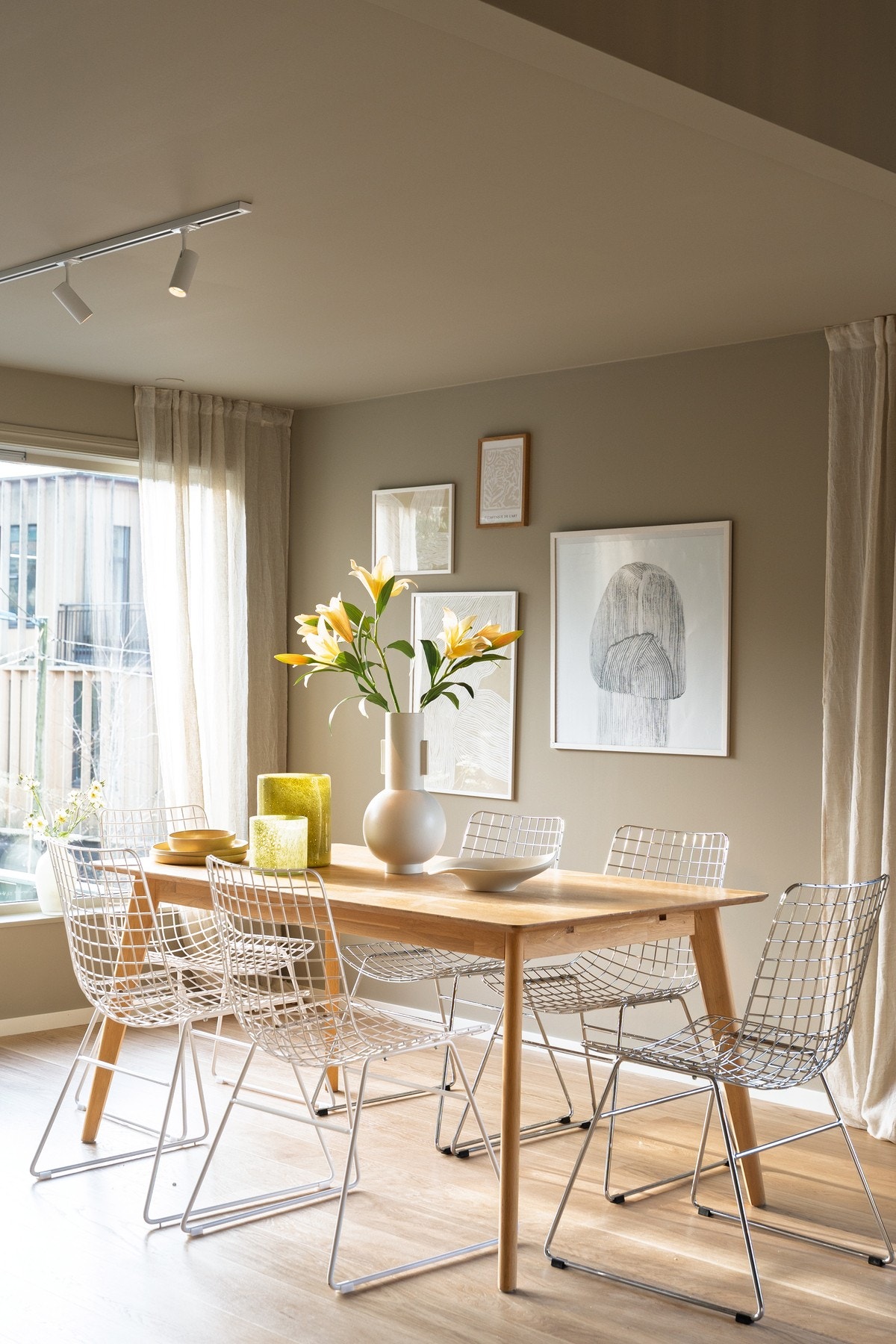 Fra spisestuen har du direkte utgang til en balkong på 22kvm. Galleribilde