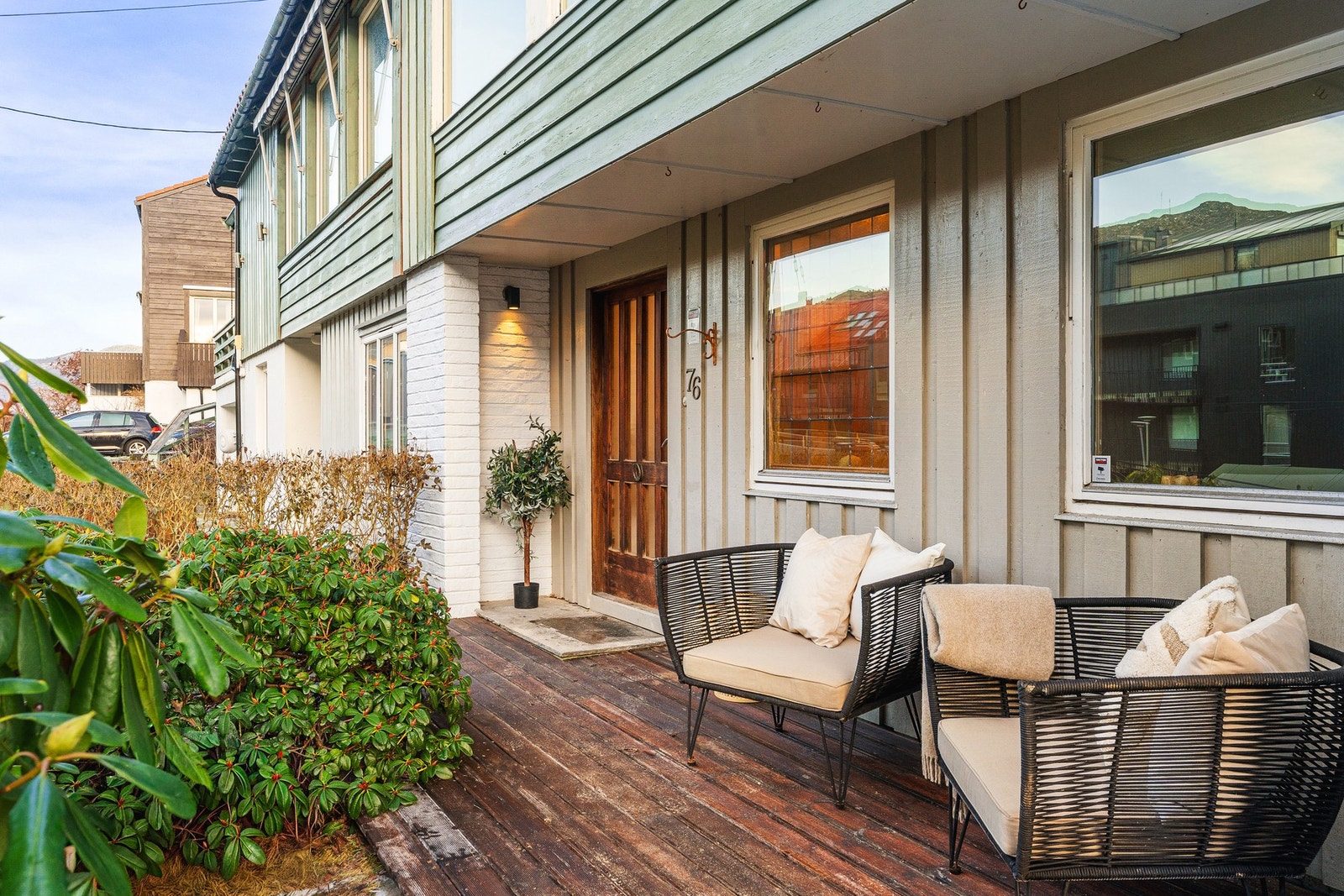 Boligen har en attraktiv beliggenhet nær kollektivtilbud, store arbeidsplasser, skoler og barnehager. Galleribilde