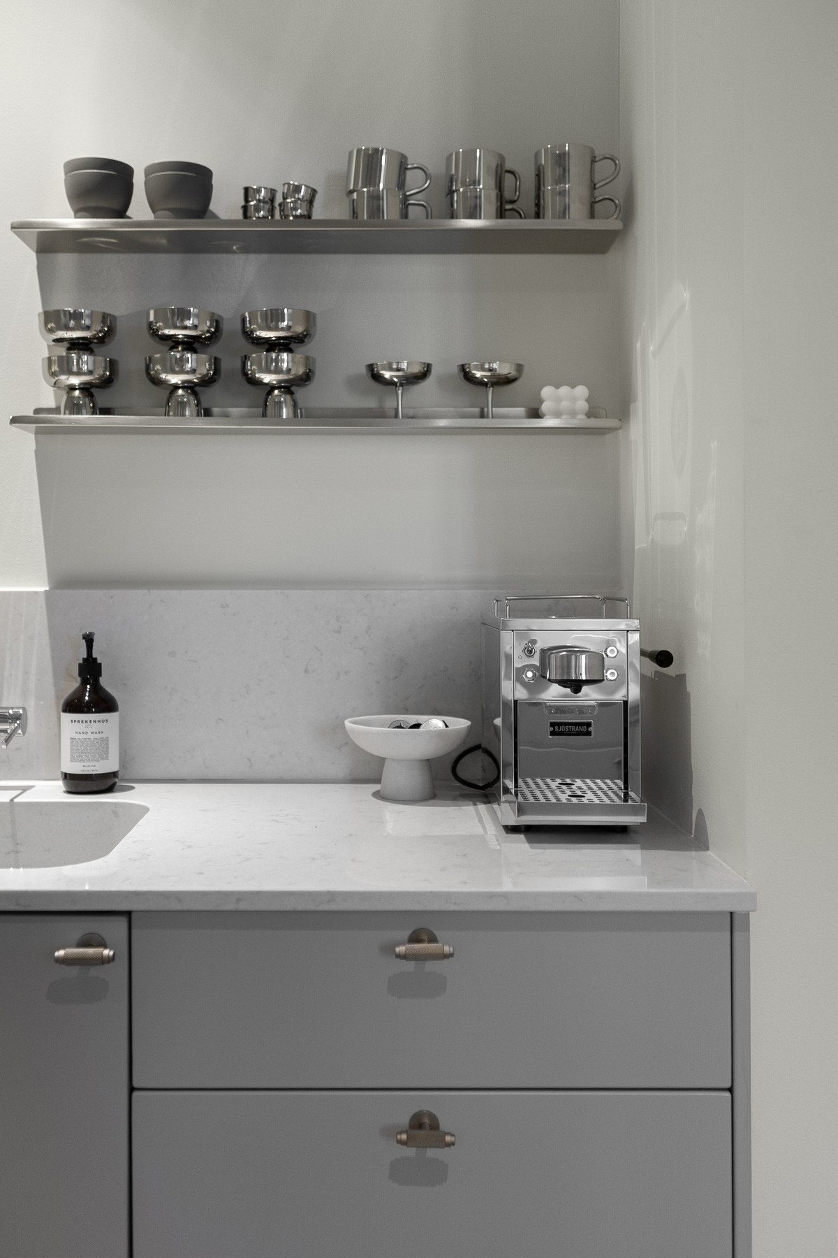 Svært delikat og helhetlig uttrykk. Galleribilde