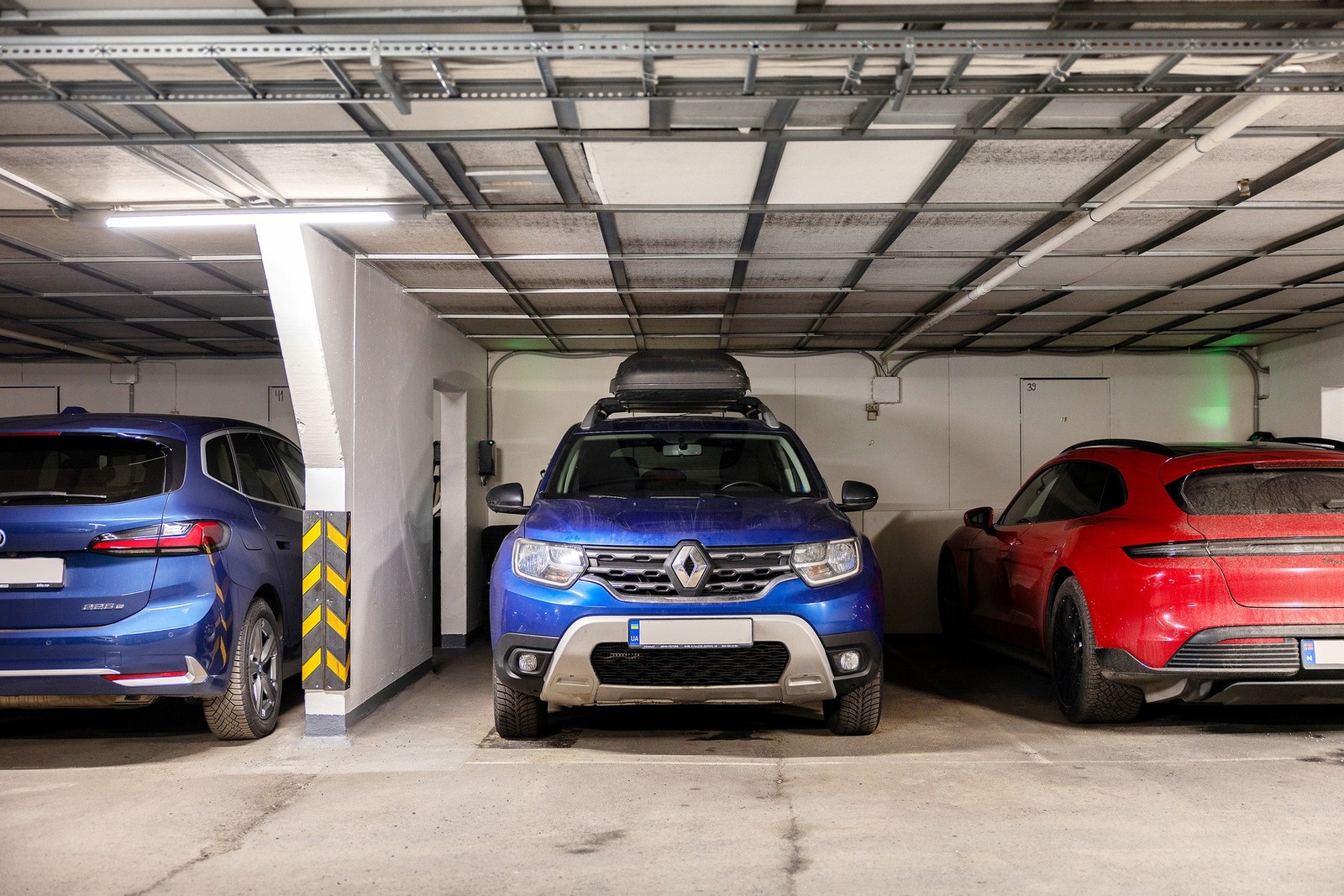 Det medfølger en garasjeplass i felle sunderjordisk garasjeanlegg. Galleribilde
