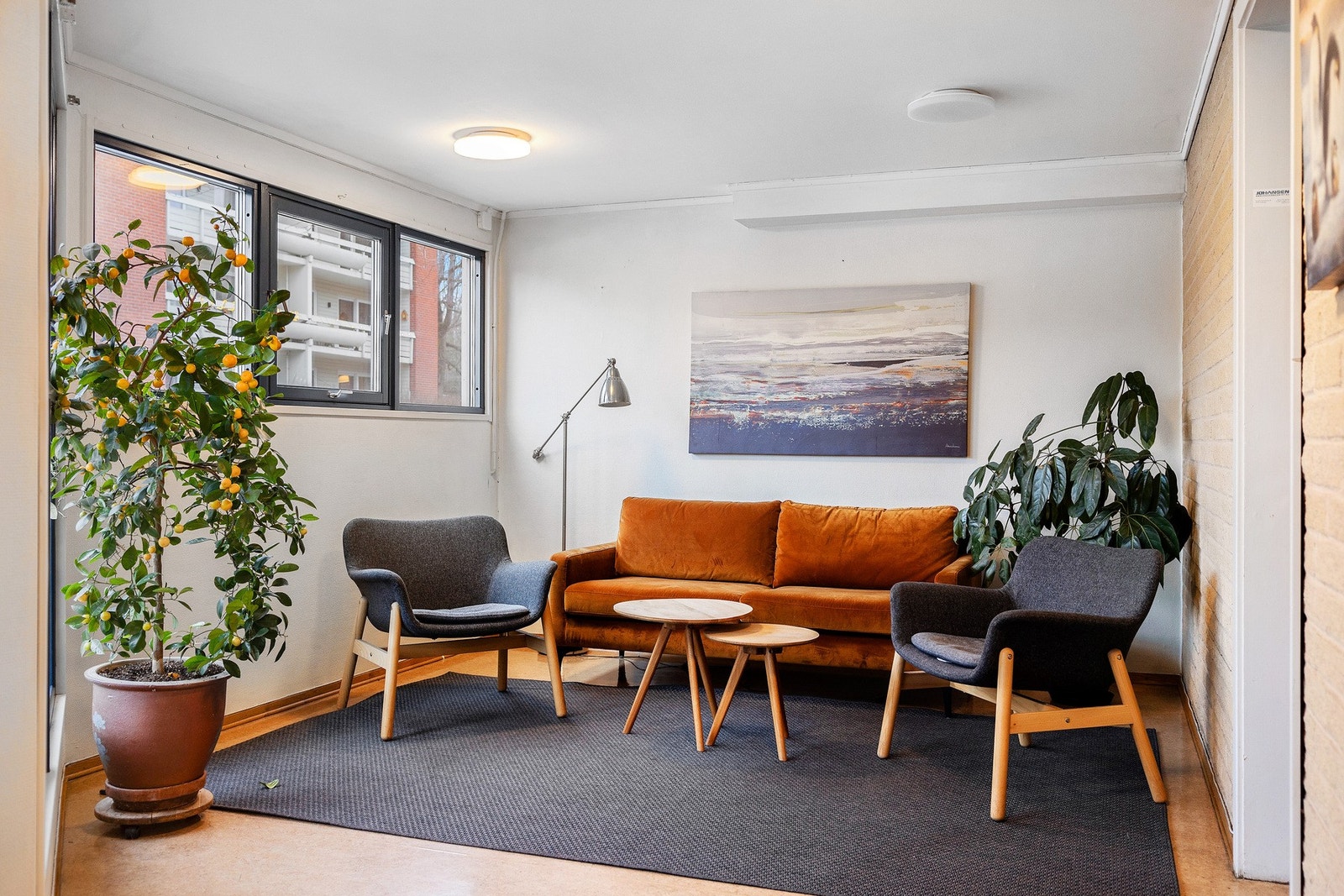 Fra byggets/sameiets inngangsparti. Galleribilde