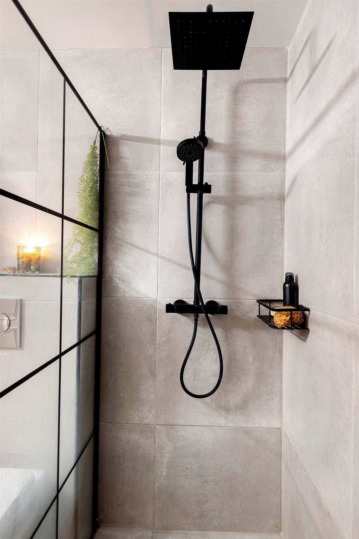 Dusjhjørne med dusjarmatur. Galleribilde