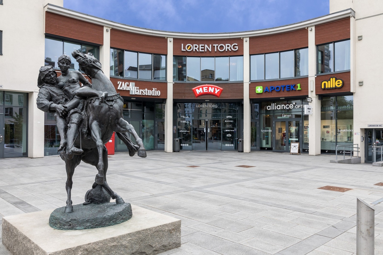 Løren Torg i kort gangavstand med det meste av hverdagslige servicetilbud. Galleribilde