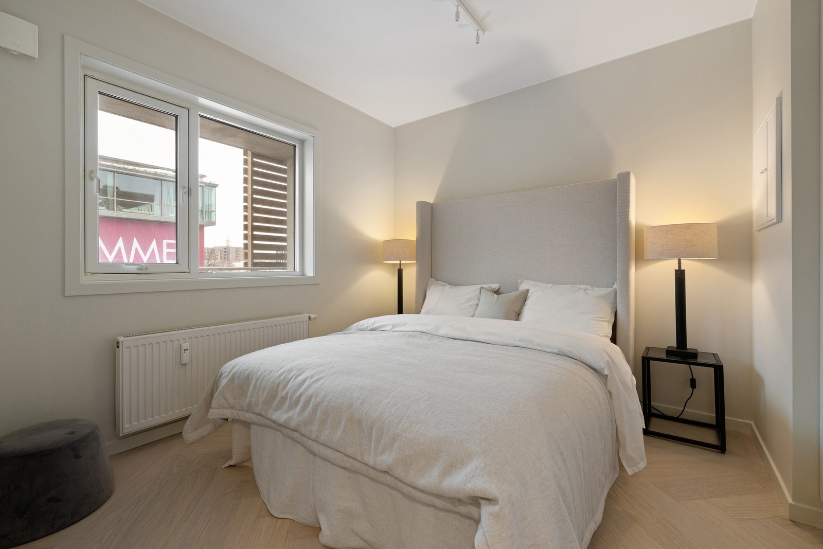 Soverom med behagelig radiatorvarme (inkl.i fellesutgifter). Galleribilde