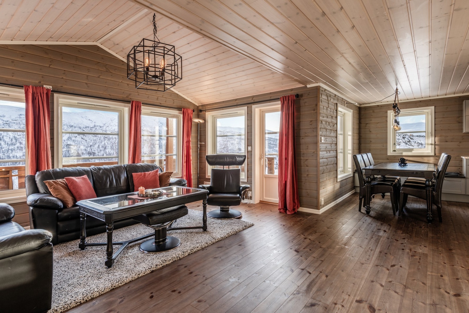 Samle familien til hyttekos Galleribilde