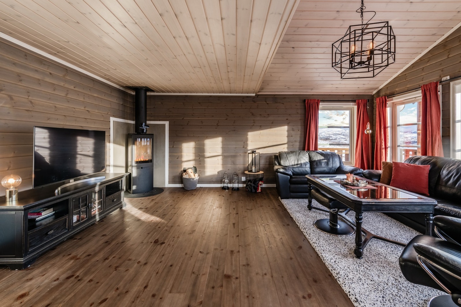 Peisen varmer godt på kalde vinterdager Galleribilde