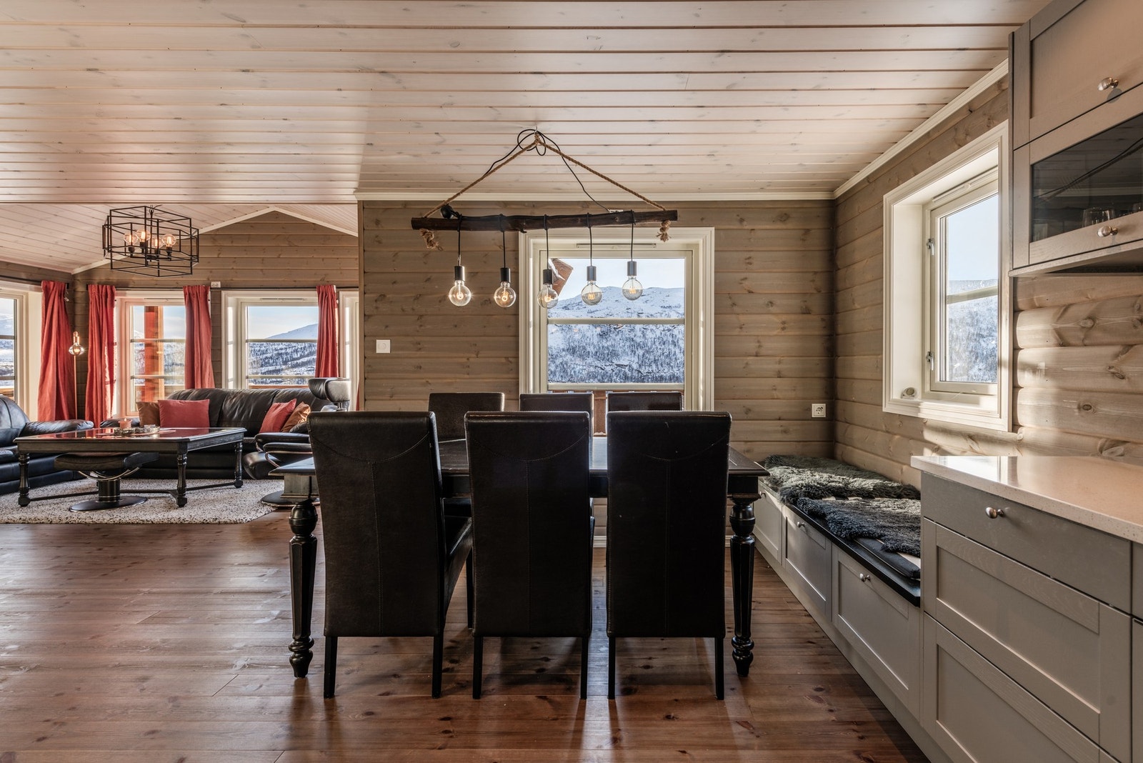 Her har man fjellet tett på Galleribilde