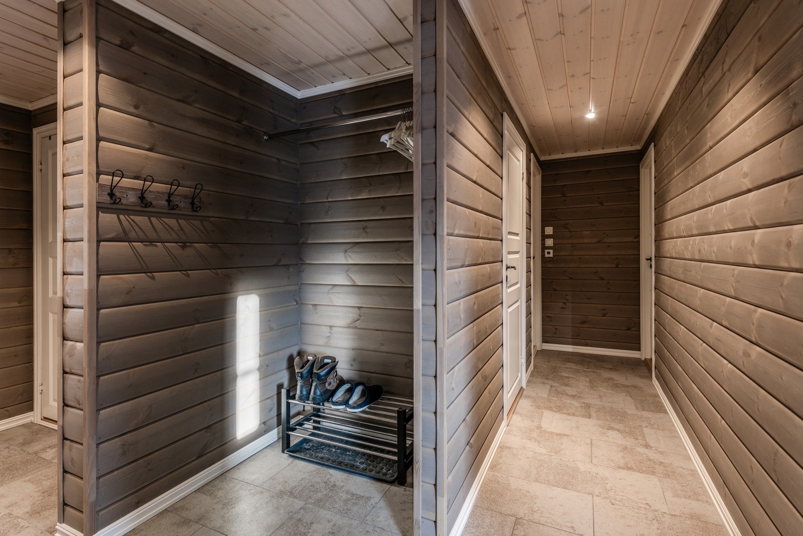 Romslig entré Galleribilde