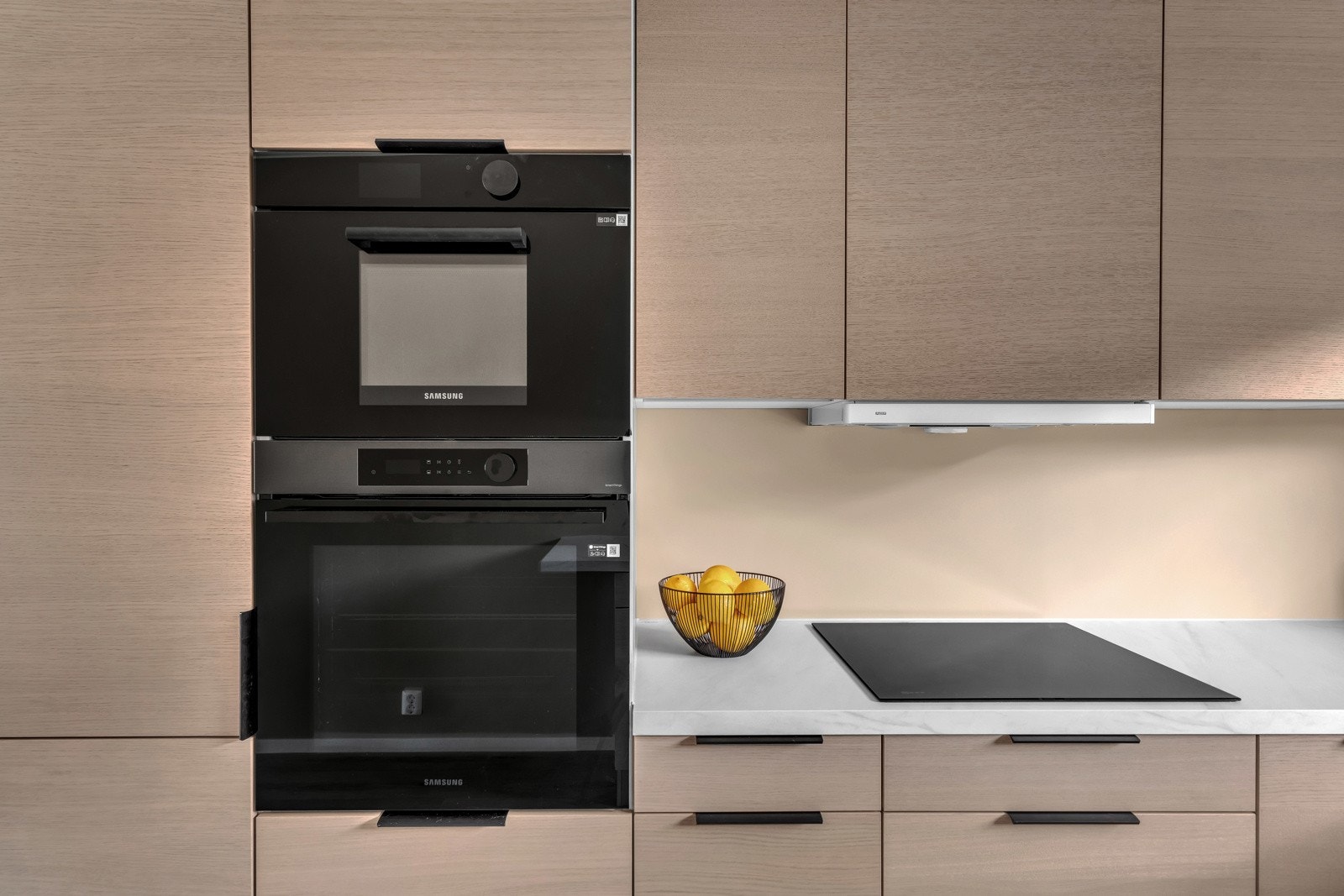 Hvitevarer som er intergrerte: Ovn, kompaktovn, kjøleskap fra samsung, koketopp fra Neff, oppvaskmaskin fra AEG. Galleribilde