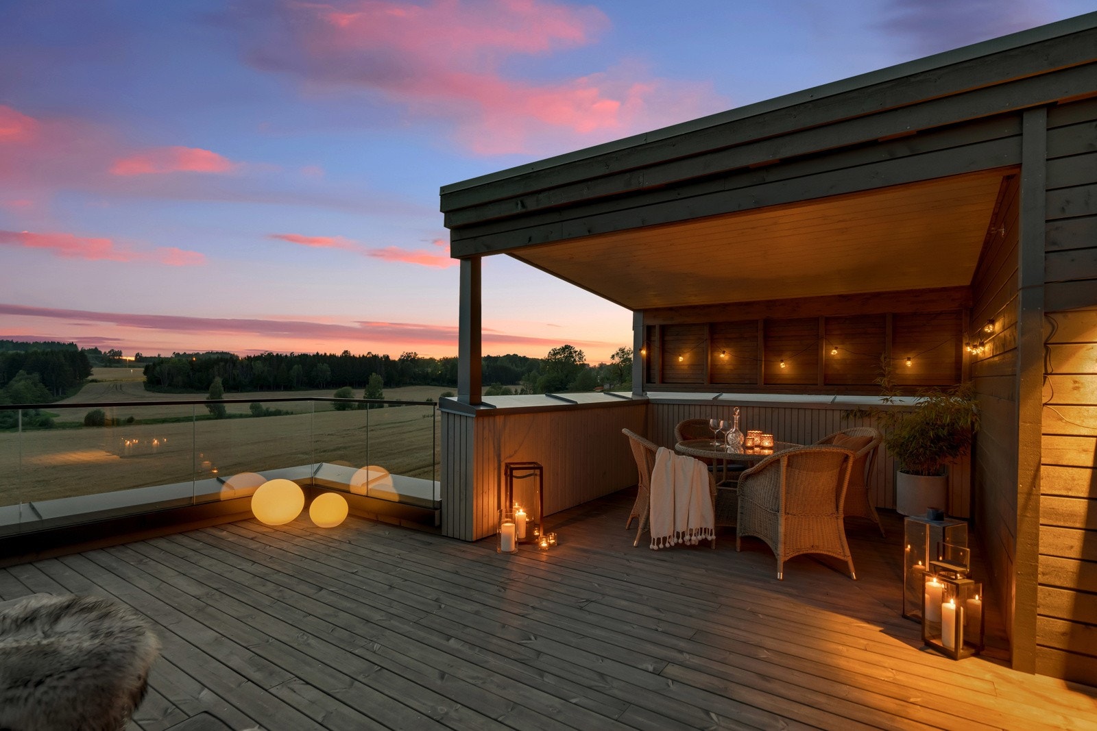 Stor takterrasse på 56 kvm. Overbygg på terrassen er på ca 9,5 kvm. Galleribilde