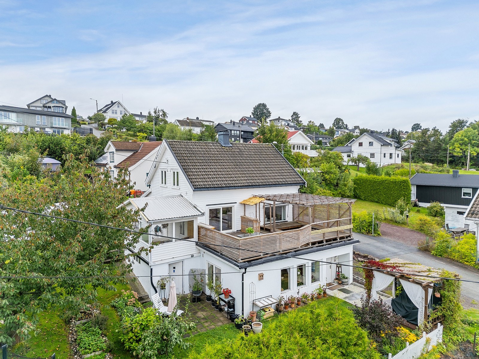 Her er det også en utleiedel i underetasjen med mulighet for gode leieinntekter! Galleribilde