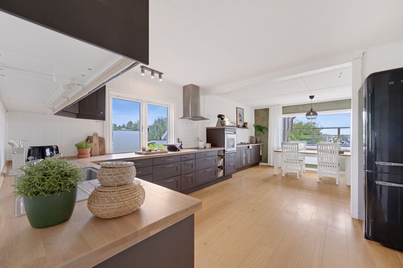 Her har kokken nok av plass å boltre seg på Galleribilde