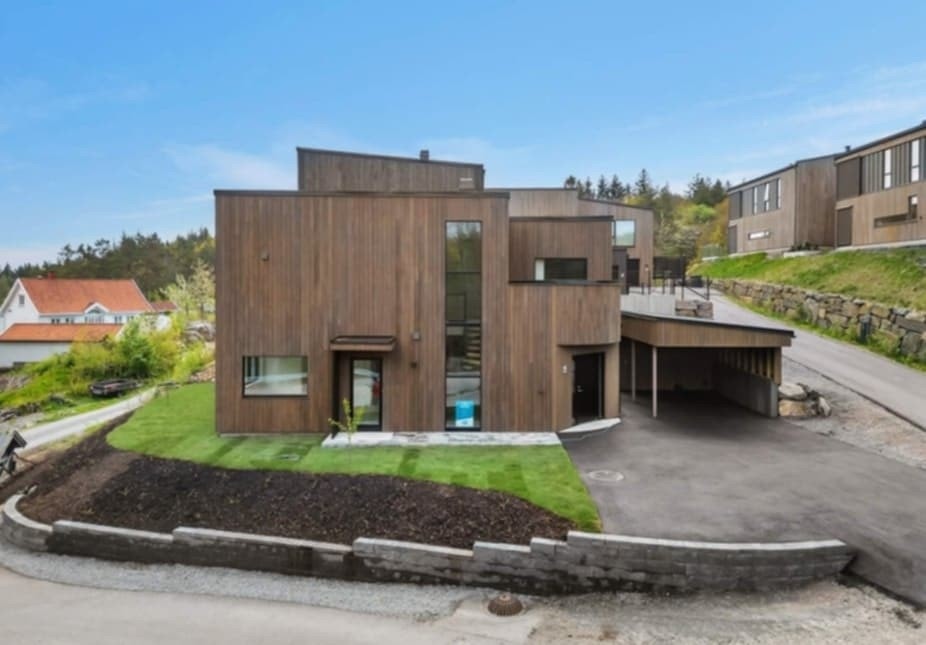 Inngang samt parkering Galleribilde