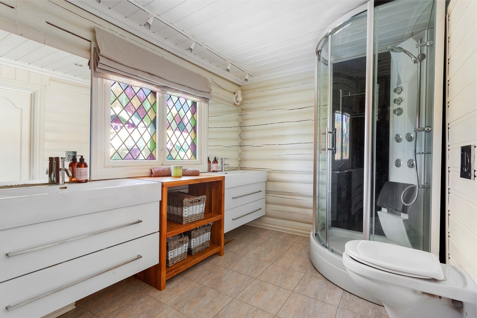 Badet i hovedhytta har gulvvarme. Galleribilde