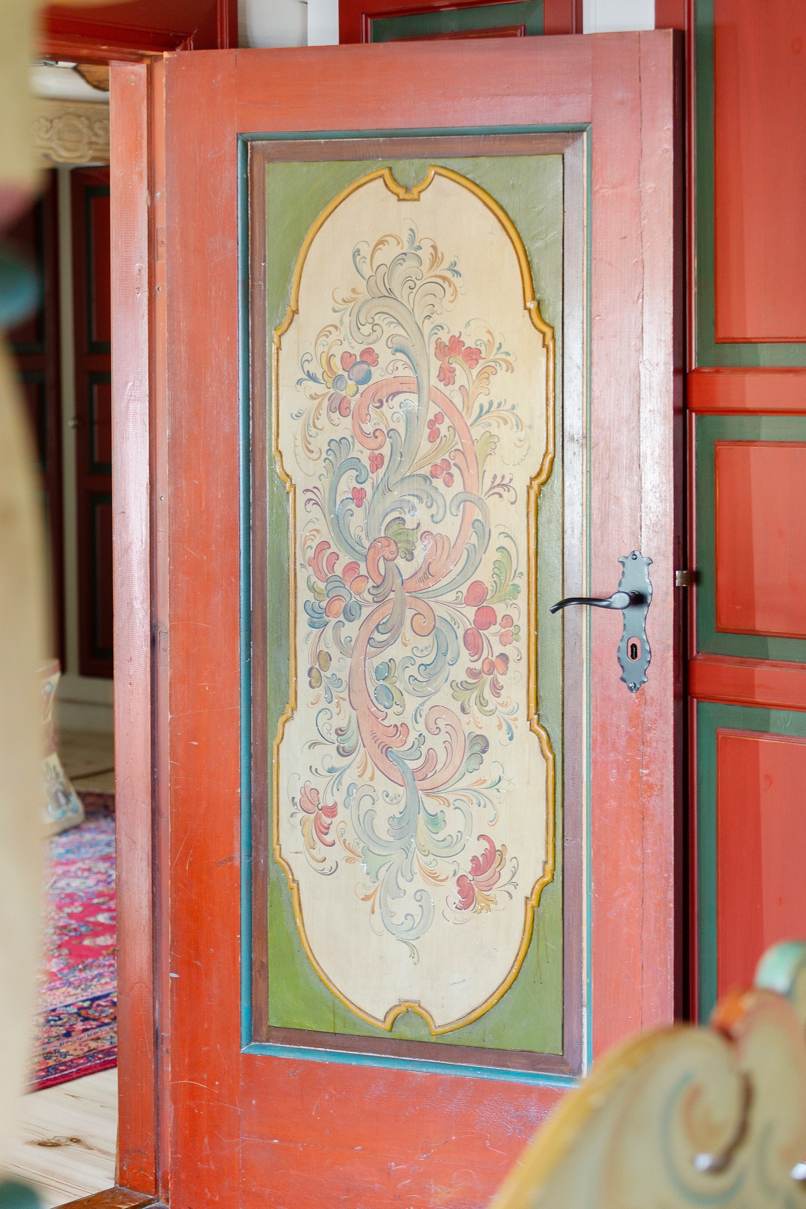 Mye av innredningen er nydelig dekorert. Galleribilde