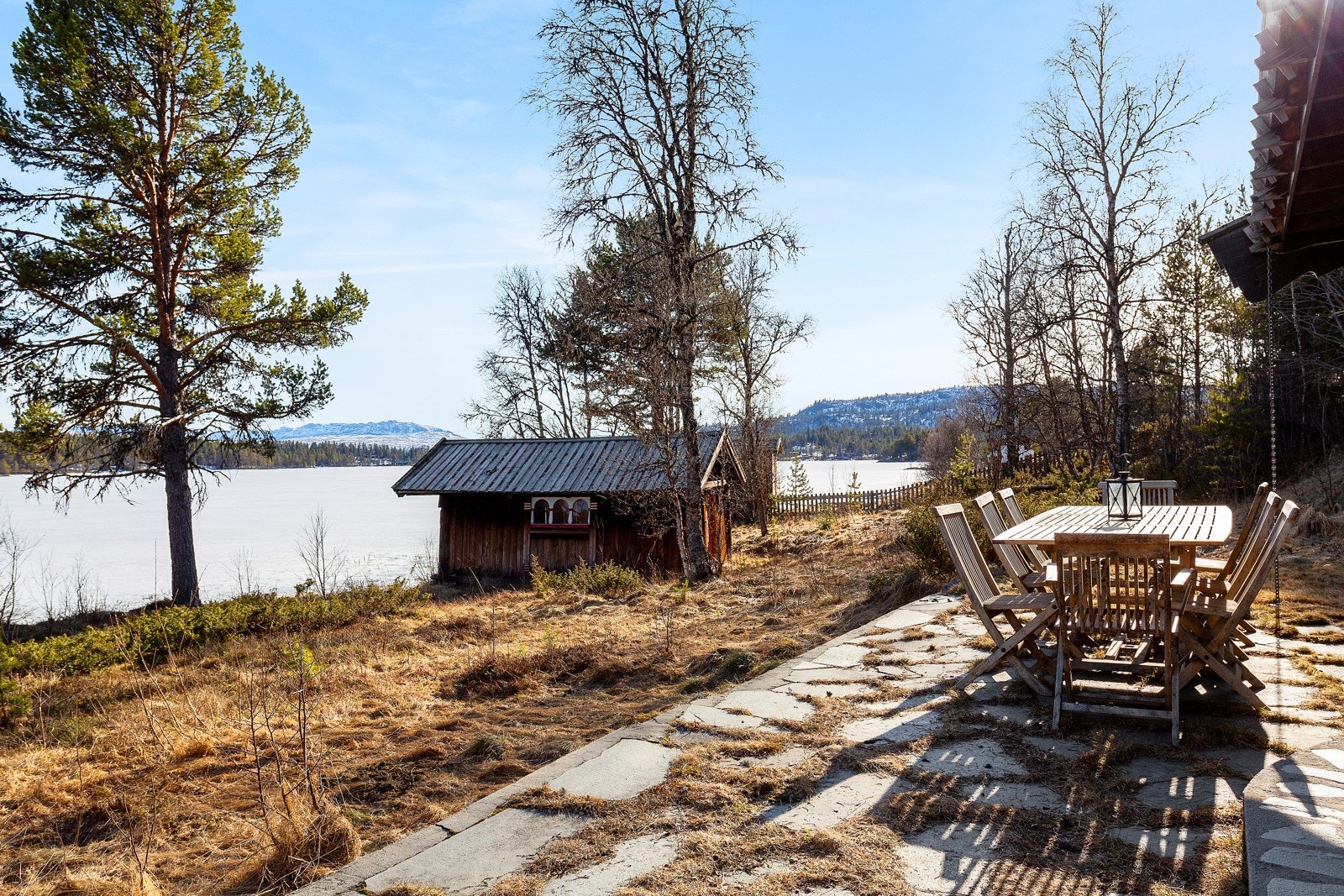 Om sommeren er det kort vei til en forfriskende dukkert. Galleribilde