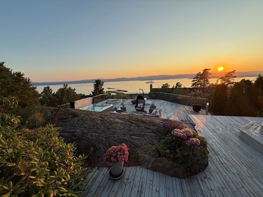 Her får du en sjelden kombinasjon av fred og ro, nydelig utsikt og flotte uteområder. Galleribilde