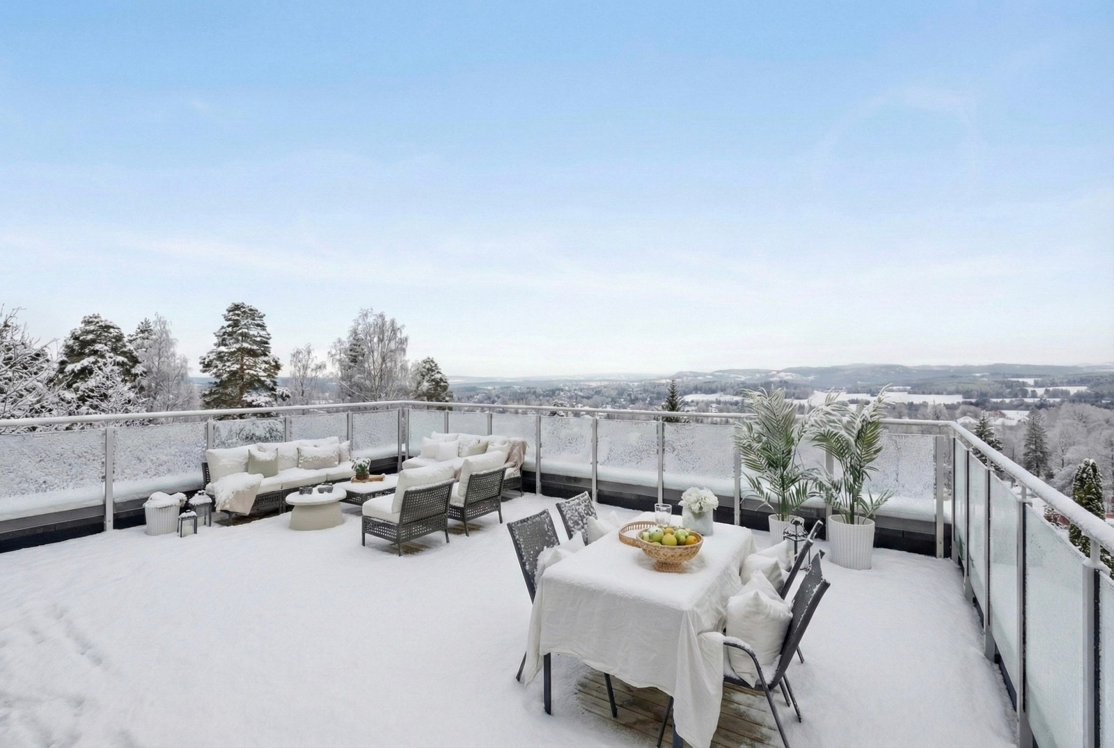 Leiligheten byr bl.a. på en fantastisk takterrasse hvor utsikten kan nytes hele dagen. Bildet er kunstig redigert med KI og er kun ment som en illustrasjon. Galleribilde