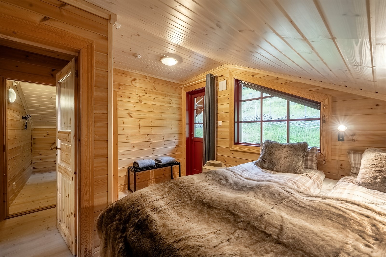 Soverom med utgang til balkong Galleribilde