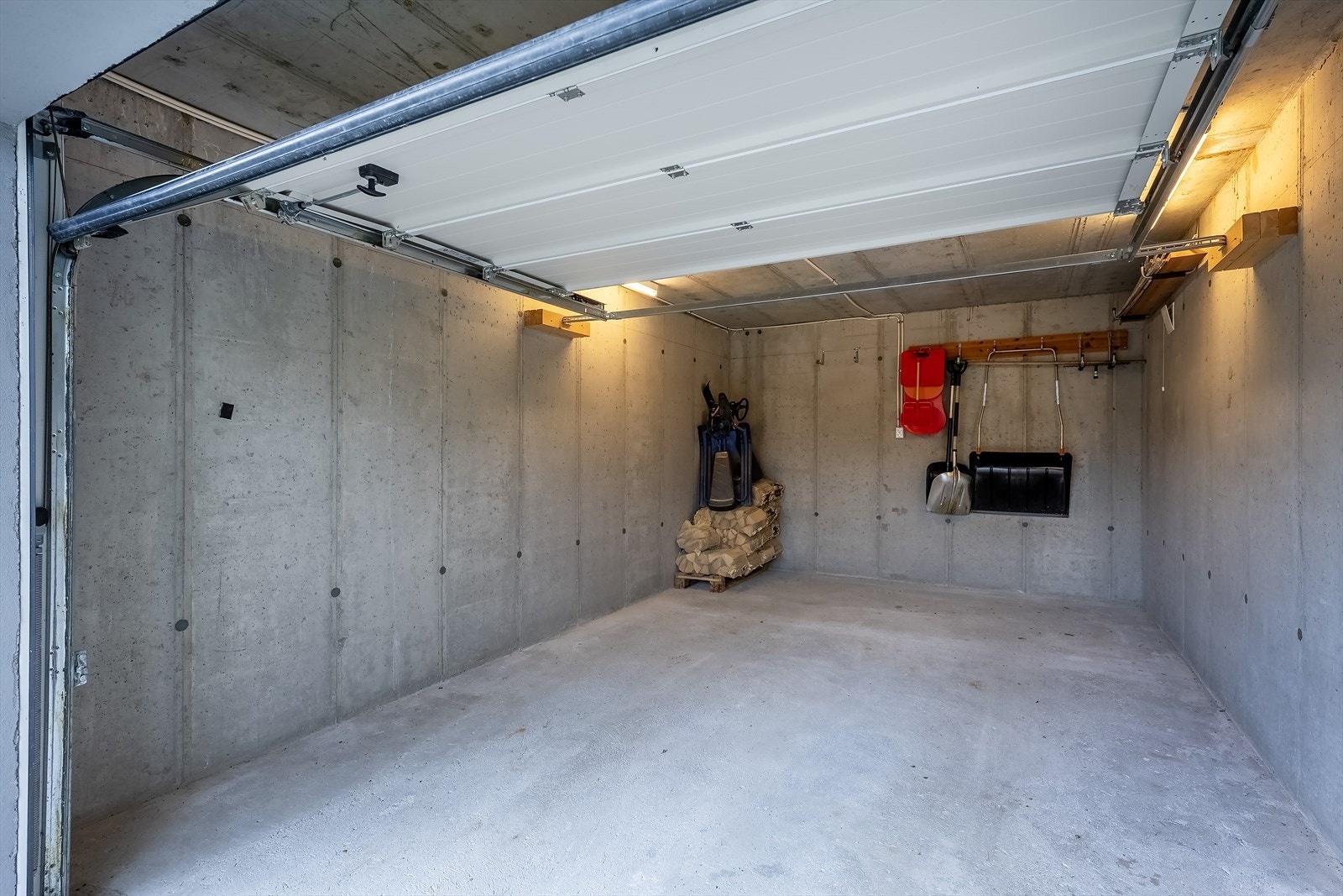 Garasjerom på ca. 20 m² i sokkeletasjen Galleribilde