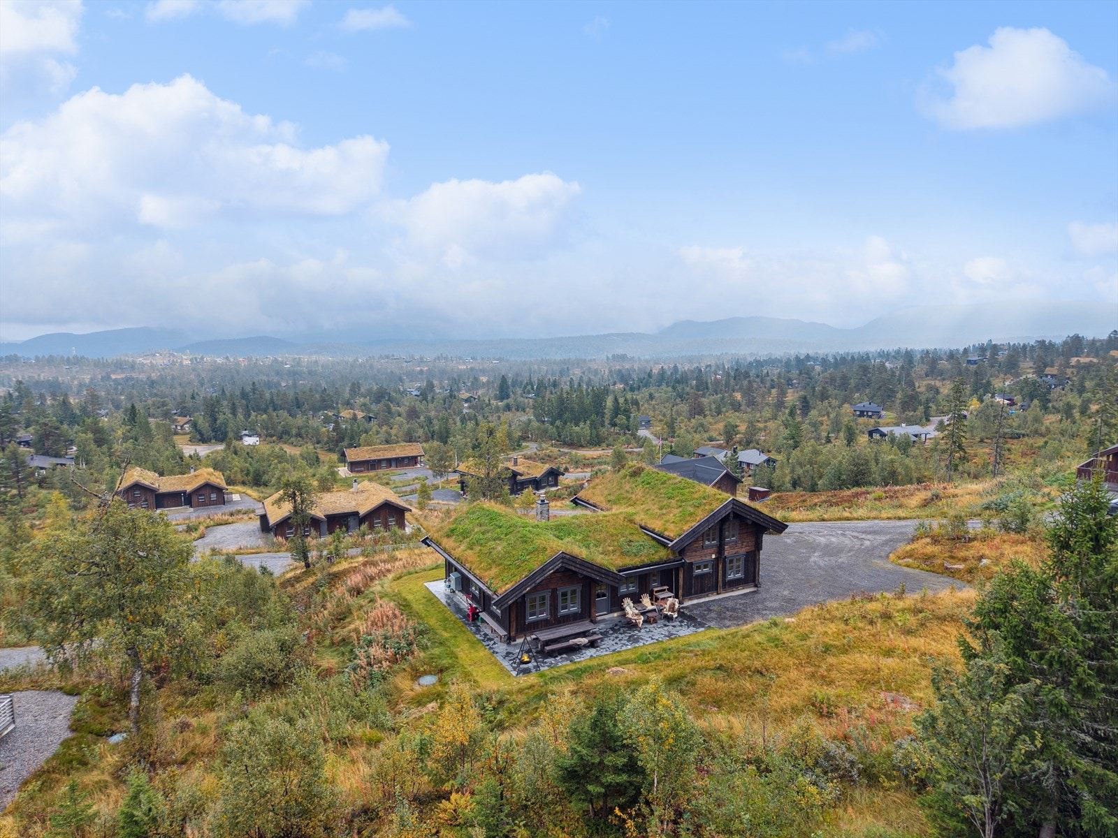 Blefjell er kjent for sin naturskjønnhet og rolige atmosfære, noe som gjør det til et ideelt sted for en hytte. Galleribilde
