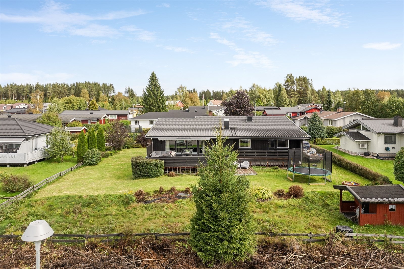 Eneboligen ligger sentralt til på Hanstad med kort vei til både barnehage, barneskole og dagligvarebutikker. Galleribilde