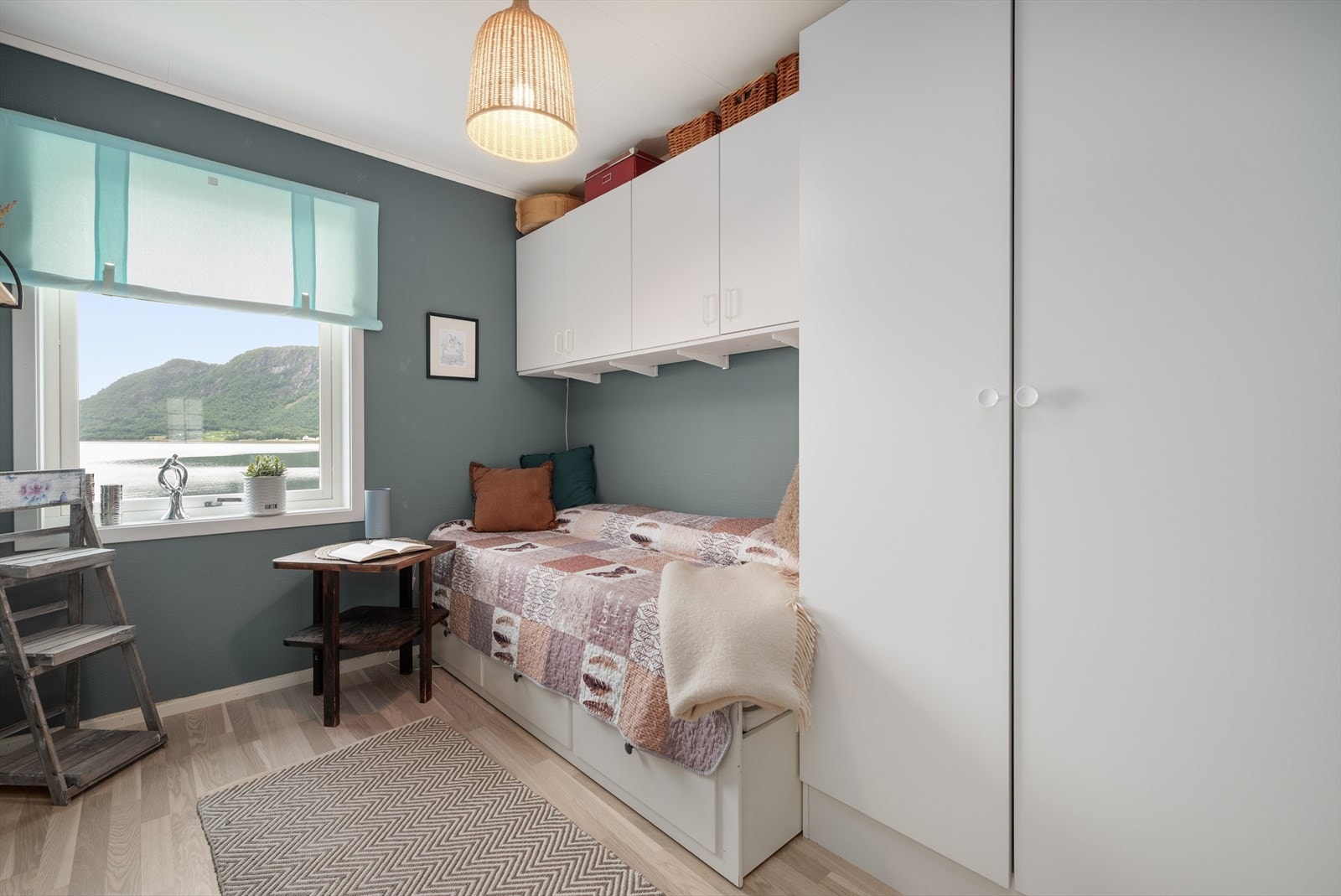 Det andre soverommet er på ca. 7 kvm. Rommet passer fint som barnerom, gjesterom eller kontor alt etter behov. Galleribilde