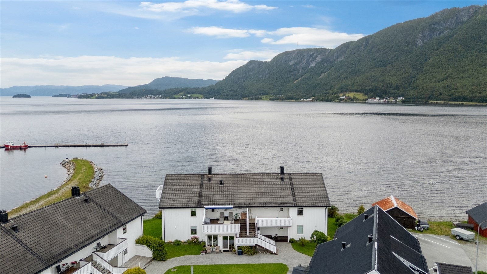 Det er også enkel tilgang til turstier i sentrum og omkringliggende områder som blant annet Kjørsemarka og Grøtanmarka. Galleribilde