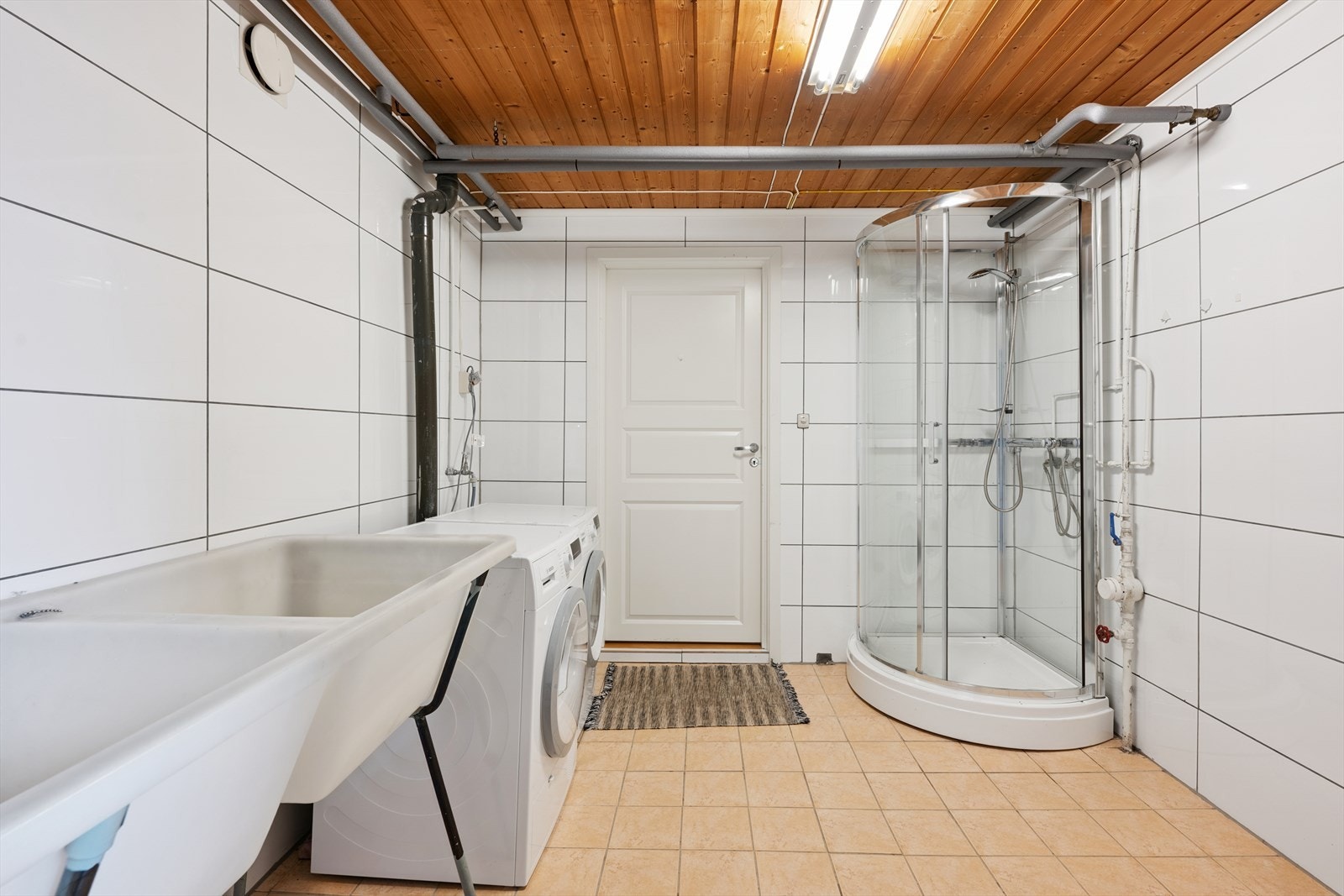 Dusjkabinett på vaskerom/bad. i u.etg. Galleribilde