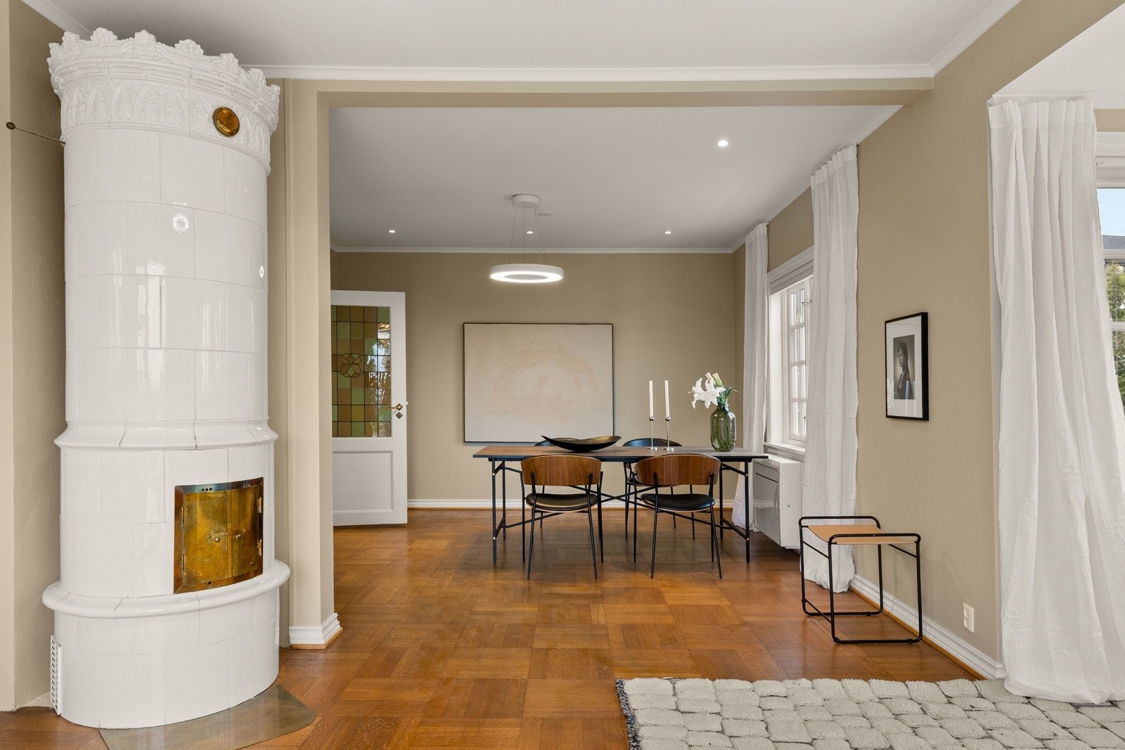 Nydelig kakkelovn i stuen Galleribilde