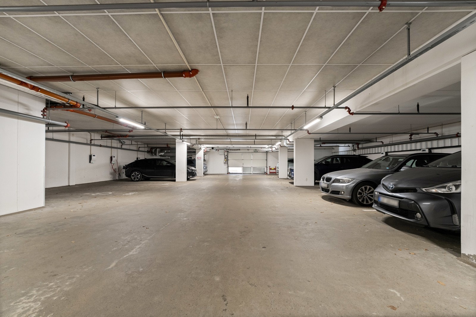 1 garasjeplass med elbillader i felles garasjekjeller medfølger Galleribilde