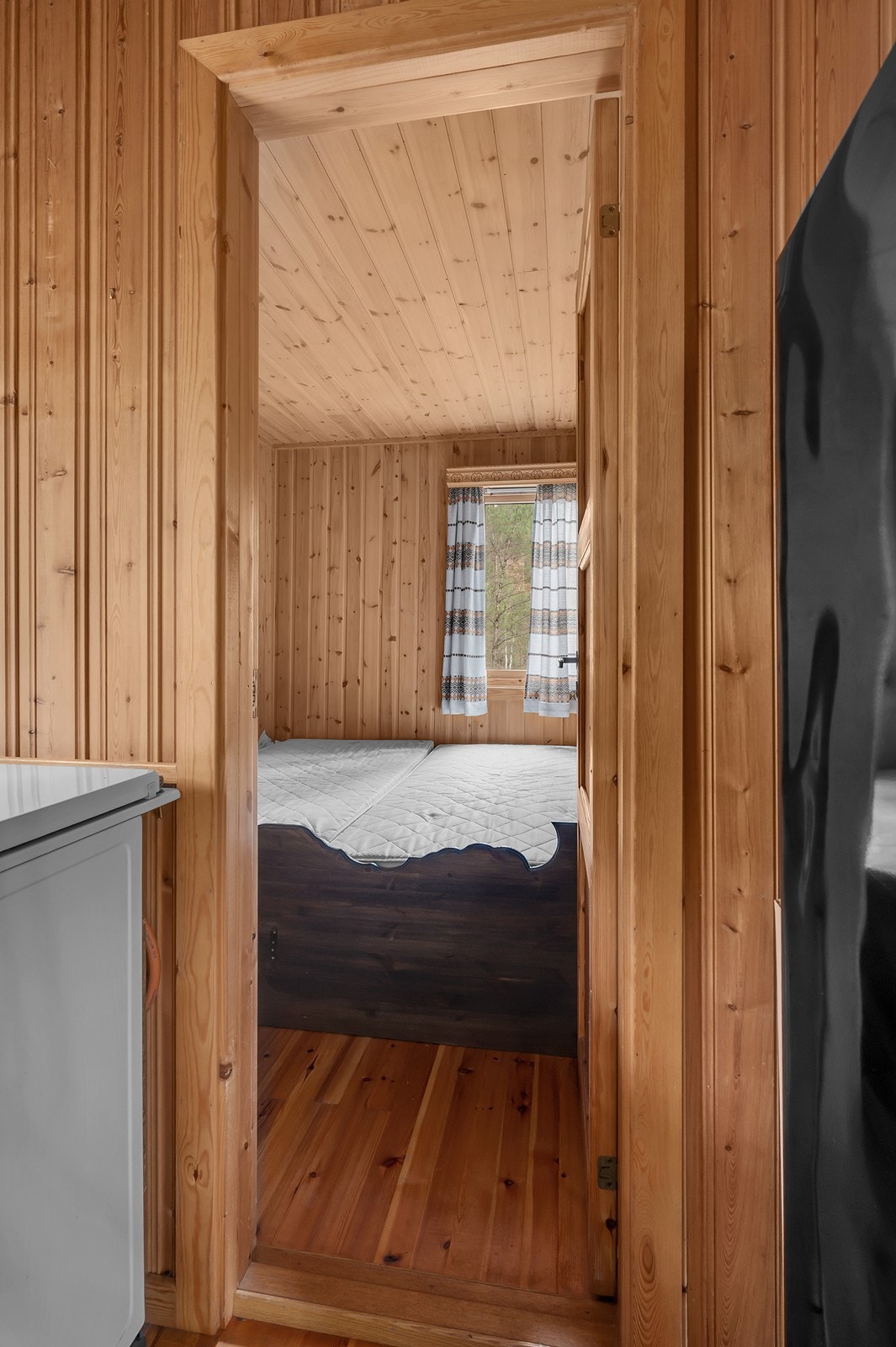 Soverom med plass bygd dobbeltseng Galleribilde