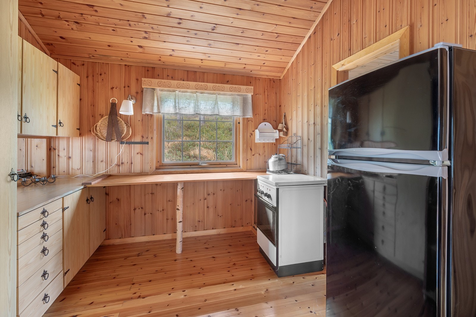 Kjøkken med godt med benkeplass Galleribilde