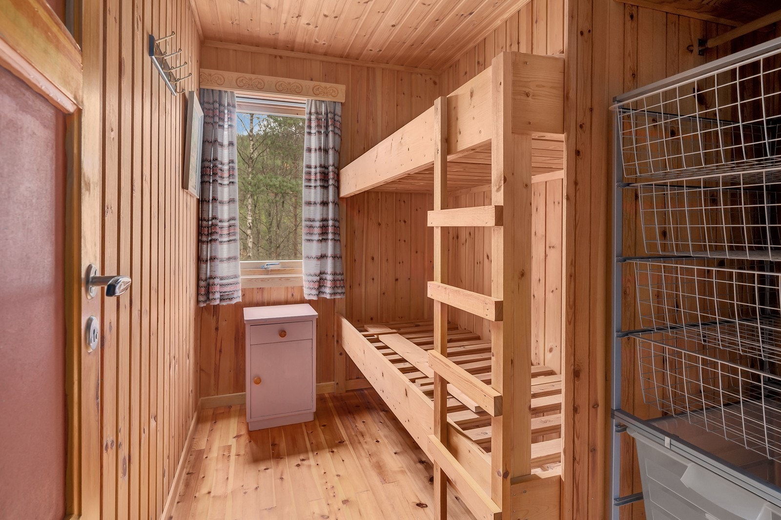 Soverom 2 med køyeseng og skapplass Galleribilde