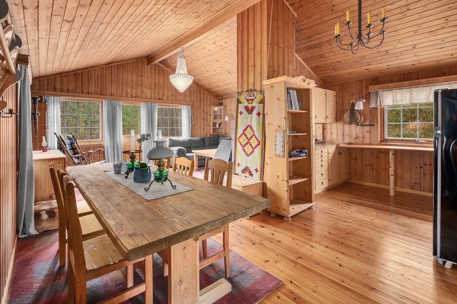 God takhøyde og delvis åpen planløsning Galleribilde