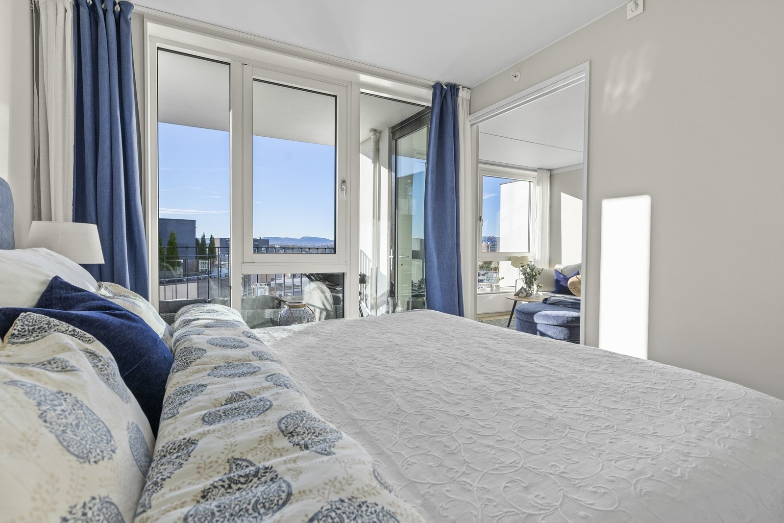 Nydelig utsikt fra soverommet. Galleribilde