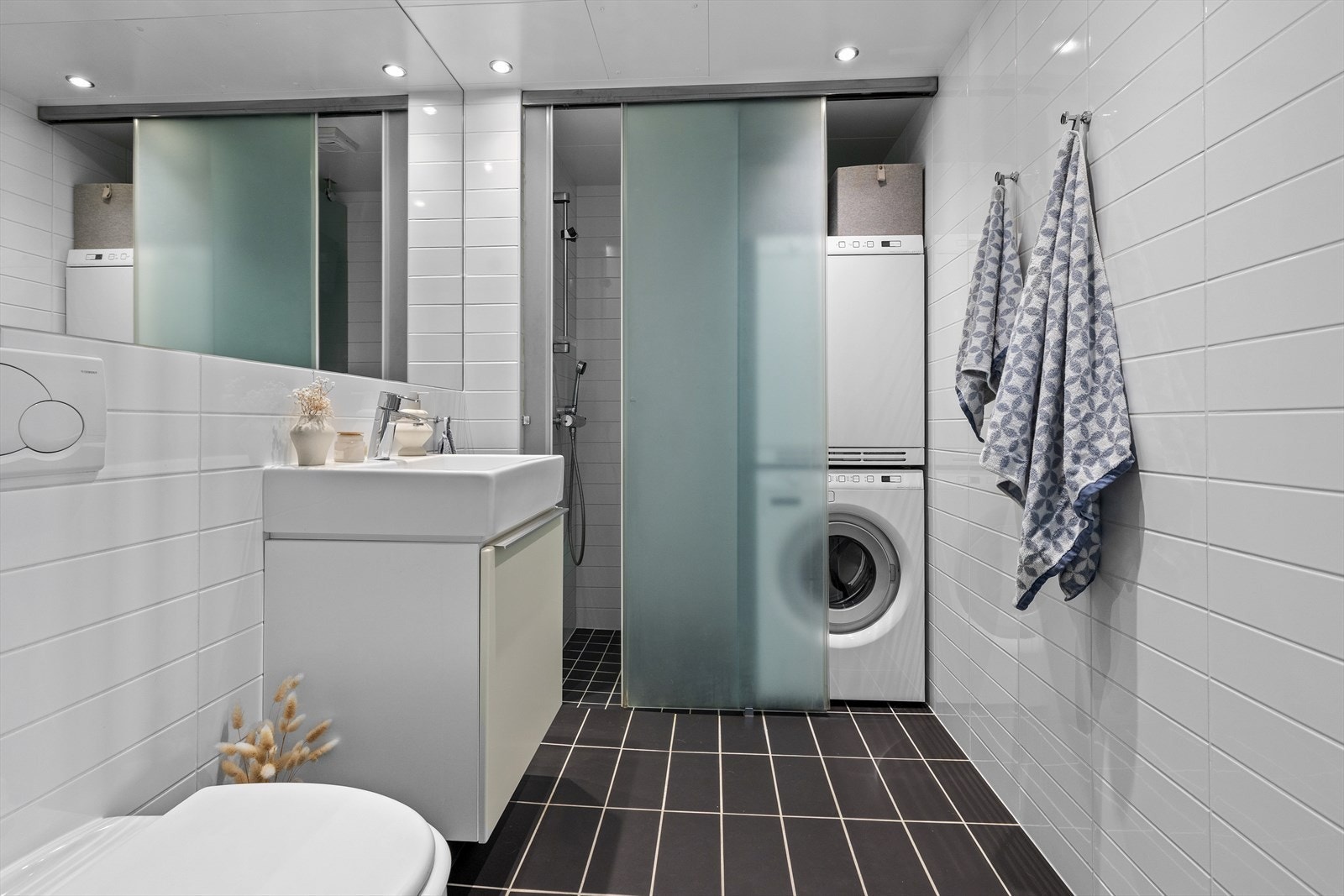 Pent flislagt baderom. Galleribilde