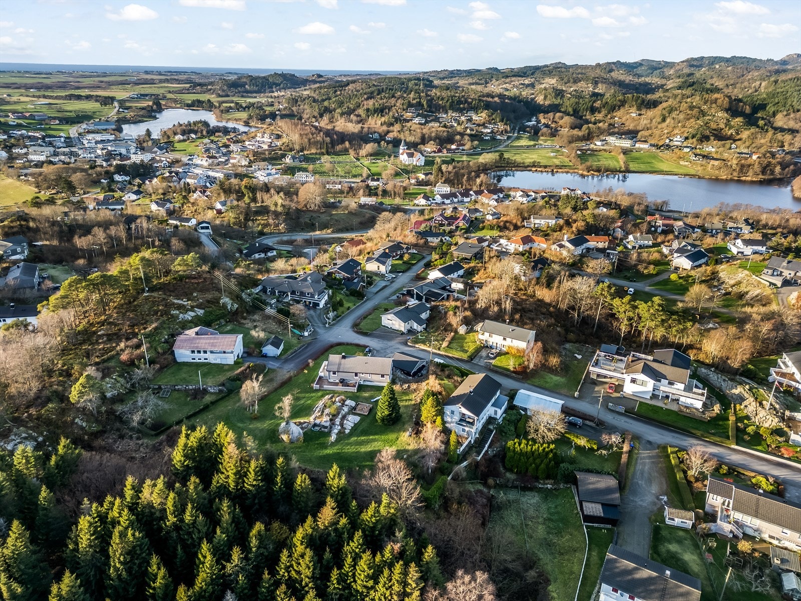 Kort avstand fra boligen til Vanse sentrum med skole, barnehage, butikker og idrettsanlegg. Galleribilde