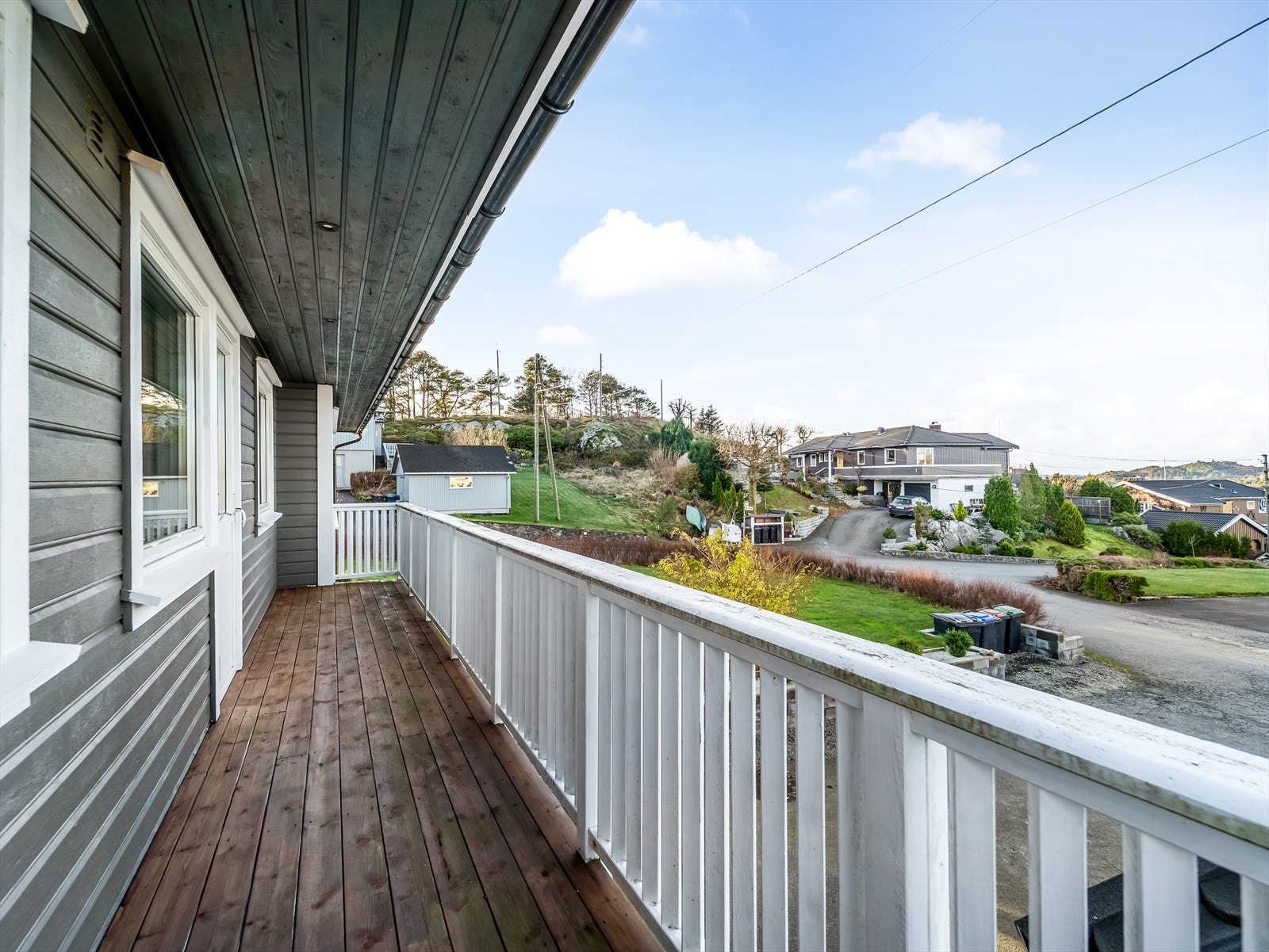 Praktisk terrasse i front av hovedsoverommet. Galleribilde