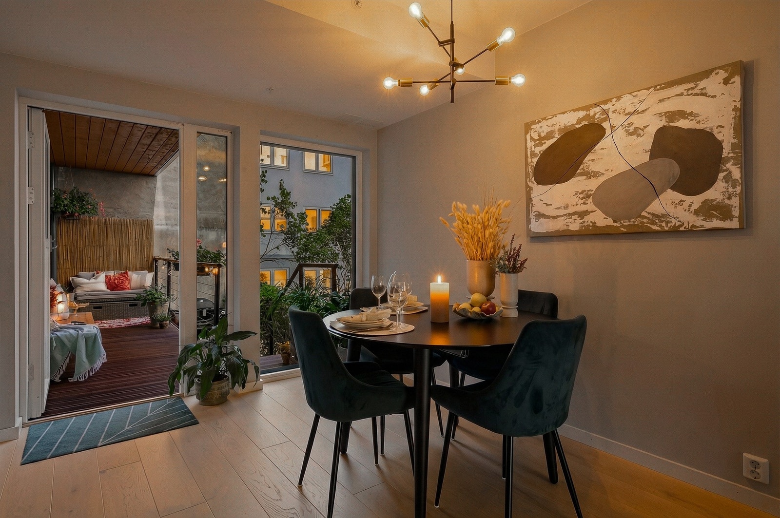 Leiligheten fremstår som delikat og byr på en god, gjennomgående planløsning Galleribilde