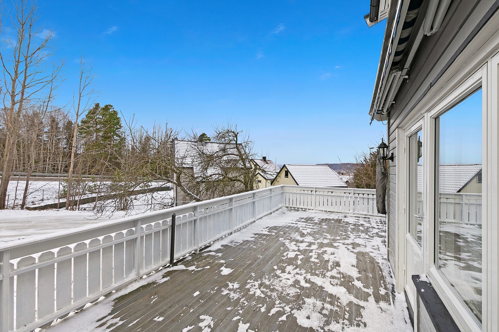 Verandaen er utstyrt med markise. Galleribilde