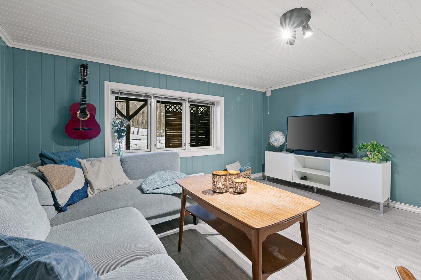 Kjellerstuen er byggemeldt som boder og ikke bruksendret/omsøkt hos kommunen, og dermed ikke godkjent til varig opphold. Les salgsoppgaven for mer informasjon. Galleribilde